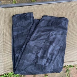 Fast and Free Lululemon Black Camo legging size 14